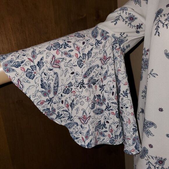 Adorable Lauren Conrad Floral Top, - Picture 5 of 6